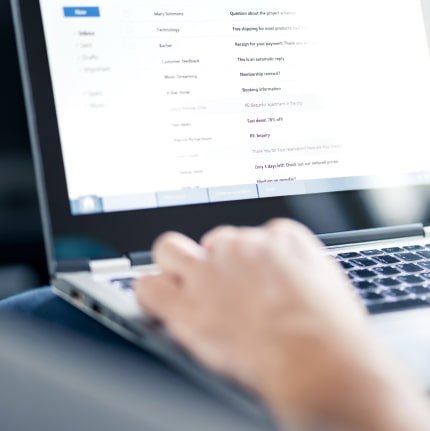 A person creating an optimized user journey as a search engine optimization best practice